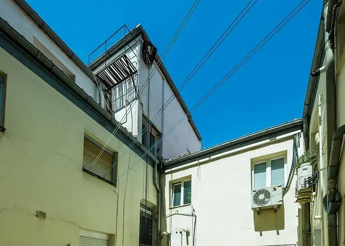 Modern In Chueca Inf3Iz4